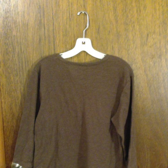 Croft & Barrow Xl V-neck pull over. - Picture 2 of 2